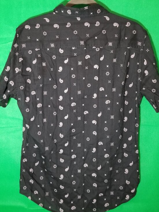 Matrix Men Small Button Up Short Sleeve Shirt Black Bandana Paisley Casual NWT - Picture 2 of 6